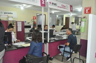 El vocal del RFE dijo que se han entregado 7 mil 676 credenciales y se tienen 7 mil 130 pendientes, siendo los municipios de Torreón y Saltillo los que registran mayor cantidad. (ARCHIVO)