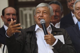 Tras una conferencia de prensa, López Obrador informó que pasará los próximos días en la selva Lacandona de Chiapas y pidió 'comprensión' a los reporteros porque no irá acompañado de prensa. (EFE)