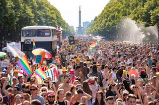 El colectivo LGTBI, un segmento de la población que ahora se autodenomina “queer” en inglés, realiza este desfile por cuadragésima vez consecutiva. (EFE)