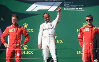 El piloto británico reafirma su posición en el mundial de automovilismo sobre su principal seguidor, el alemán Sebastián Vettel.