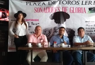 El anuncio fue realizado por el Matador de Toros, Jorge Mata; el Director de la Academia de Arte Taurino del Coliseo Centenario de Torreón, Rafael Cortés y el Juez de Plaza, José Luis Orozco. (EL SIGLO DE TORREÓN)
