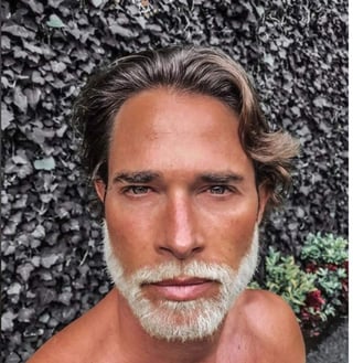 Sebastián Rulli  sorprende con barba en Instagram