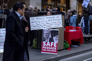 El fundador de WikiLeaks, Julian Assange, solicitó ayuda al gobierno de Australia ante el temor de ser expulsado de la embajada ecuatoriana en Londres, donde se refugia desde 2012 para evitar una posible extradición a Estados Unidos. (ARCHIVO)