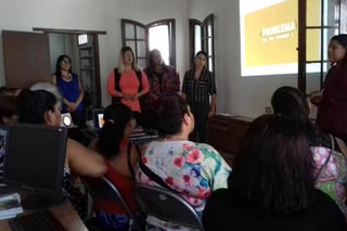 Plática. Autoridades advierten y capacitan sobre trata de personas a sexoservidoras del municipio de San Pedro. (EL SIGLO DE TORREÓN/ROBERTO ITURRIAGA)