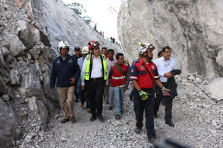 En funcionario señaló que en el interior de la mina, la cual es comunitaria, se encontraban ocho personas, de las cuales tres salieron con vida y avisaron del incidente. (NOTIMEX)