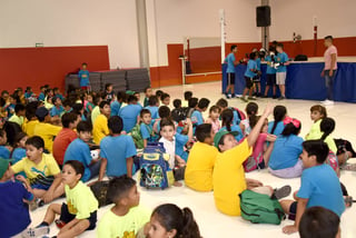 En el complejo La Jabonera, los pequeños disfrutaron de una demostración práctica de la disciplina del boxeo olímpico. (Jesús Galindo)