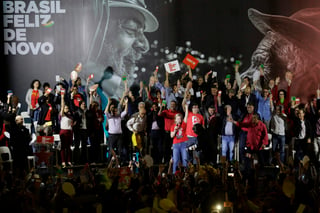 En su convención nacional, celebrada en Sao Paulo, la mayor fuerza de izquierdas de Brasil apostó todas sus fichas en Lula, líder en las encuestas, y le confirmó como candidato. (AP)