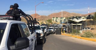 Despliegue. Cientos de policías estatales llegan a la ciudad fronteriza de Juárez, Chihuahua, en donde se ha desatado una ola de violencia tras el asesinato de un líder de un grupo criminal.