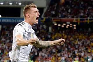 Kroos tuvo participación con Alemania en Rusia 2018, donde jugó los tres partidos que los germanos disputaron y anotó un gol en uno de ellos. (ARCHIVO)