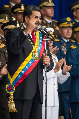Maduro acusó anoche por los sucesos al saliente presidente colombiano, Juan Manuel Santos, así como a la 'ultraderecha' de ese país y de Venezuela. (EFE)

