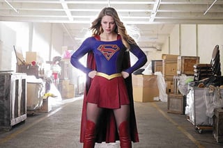 Producción. Se espera que una mujer dirija la cinta sobre la superheroína; Melissa Benoist da vida al personaje. (ARCHIVO)