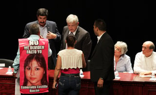 Propuesta. López Obrador (Cen.)  dijo que lo primero que ofrece es escuchar y atender a todos. (NOTIMEX)