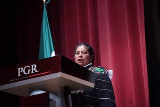 Jacinta Francisco Marcial participó el martes 21 de febrero de 2017, en el evento de una disculpa pública de la Procuraduría General de la República (PGR), que reconoció la inocencia de las indígenas tras pasar mas de tres años en prisión. (ARCHIVO)