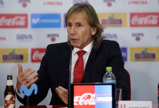 Ricardo Gareca renovó su contrato para dirigir a la selección peruana en las eliminatorias del Mundial de Catar 2022. Gareca seguirá al frente de la selección peruana