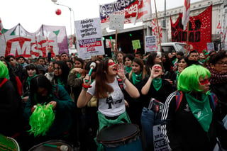 El presidente de Argentina, Mauricio Macri, aseguró ayer que el debate sobre el aborto va a 'continuar', horas después de que el Senado rechazara un proyecto para legalizarlo. (EFE) 