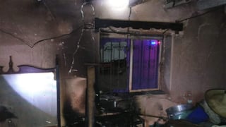 El hecho ocurrió durante la madrugada del viernes en una vivienda localizada sobre la calle Chapultepec sin número, donde el fuego acabó con todo lo que había en el interior de la casa. (ESPECIAL)