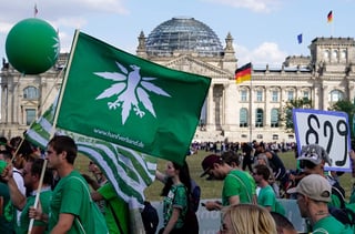 La marcha a favor de la legalización de la marihuana se celebra desde hace más de diez años en Berlín, siempre durante el verano y a modo de desfile de aires carnavalescos. (EFE)