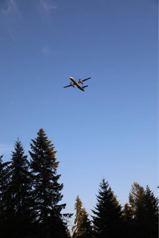 Peligro. Varios testigos pudieron grabar el vuelo del avión robado en Seattle y algunos pudieron captar a otros aviones militares.