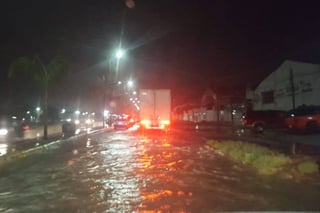 Alertas. Dependencias municipales de Gómez Palacio, trabajaron la madrugada del domingo ante la contingencia por lluvias. (EL SIGLO DE TORREÓN)