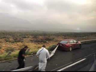 Al accidente se registró a la altura del kilómetro 24 de la carretera libre Saltillo-Monterrey. (TWITTER) 