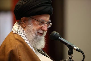El ayatolá Alí Jamenei dijo que “además de las sanciones, los estadounidenses han planteado otras dos opciones, guerra y negociaciones... La guerra no sucederá y tampoco las negociaciones”. (ARCHIVO)