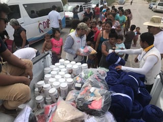 Apoyo. Se envió a la comunidad de Ceballos en Mapimí, ropa y víveres para las personas afectadas. (CORTESÍA)