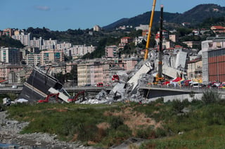 El martes se vino abajo parte del puente Morandi, lo que causó al menos 39 muertos y 16 heridos. (AP)