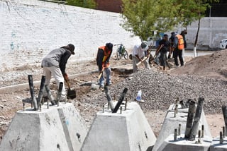 El arranque de las obras se llevó a cabo por parte de autoridades municipales y el subdelegado de la Sedatu en Durango. (EL SIGLO DE TORREÓN)
