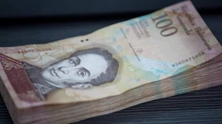 'He fijado el salario mínimo, las pensiones y la base de salario para todas las tablas salariales del país en medio 'petro', 1,800 bolívares devengarán los trabajadores en salario mínimo', dijo. (ARCHIVO)