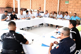 Autoridades en materia de seguridad de distintas dependencias y directivos se pusieron de acuerdo para armar el operativo que se implementará el domingo durante el partido del Santos.  (Jesús Galindo)