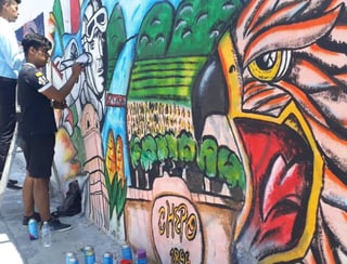 Ganadores. Premian a los muralistas urbanos del concurso de grafiti que realizó el Instituto de la Juventud.
