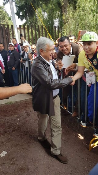 López Obrador a su llagada al Quinto Consejo Nacional Extraordinario de Morena. (FACEBOOK) 