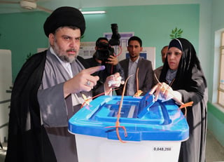 La coalición de Al Sadr además ganó 54 escaños. (AP)