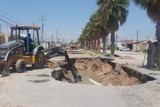 Contingencia. En dos semanas estarán terminados los trabajos del colector colapsado en Ciudad Nazas, lo más afectado. (YOLANDA RÍOS)