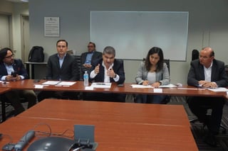 El mandatario estatal, quien actualmente realiza una gira de trabajo en Canadá, en compañía de alcaldes de Coahuila, expresó que los empresarios realizaron un pacto con la delegación para visitar el estado. (ESPECIAL)