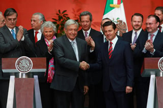 Reunión.  El Ejecutivo federal, Enrique Peña, y el presidente electo, Andrés Manuel López Obrador, en Palacio Nacional. 