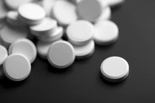 El consumo del ácido acetilsalicílico, mejor conocido como aspirina, no debe generalizarse entre las personas, debido a que puede causar problemas de salud. (ARCHIVO)