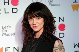 La actriz italiana muestra su rechazo total al contenido del artículo del periódico y asegura que 'nunca' tuvo relaciones sexuales con Bennett. (ARCHIVO)