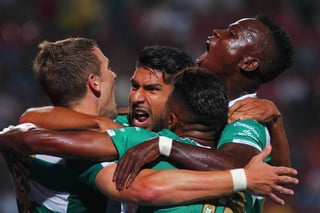 Eduardo Herrera, Ayrton Preciado y Deinner Quiñones celebran con Julio Furch (i) luego del gol del empate. (Jam Media)