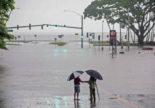 Las lluvias y el viento que trae consigo el ciclón ya azotaron la Isla Grande del archipiélago con casi 50 centímetros de lluvia en cerca de 24 horas y se espera que pueda tocar tierra en alguna parte del territorio en las próximas horas. (AP)