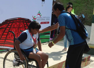 La gomezpalatina María de Jesús Muñoz, obtuvo dos medallas para Durango en la distancia de los 50 metros de natación. (Especial)