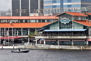 Escenario. El local donde se celebraba el torneo, el GLHF Game Bar, está ubicado en el Jacksonville Landing, un popular centro comercial con una veintena de restaurantes y unas 70 tiendas.