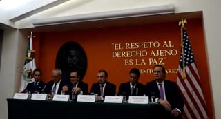Tras el anuncio del acuerdo entre México y EU, funcionarios dirigen mensaje a medios. (ESPECIAL) 