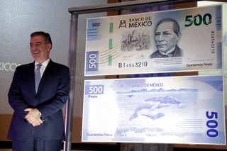 Nuevo billete. En la imagen Alejandro Díaz de León quien presentó el nuevo billete de 500 con el rostro de Benito Juárez. (EL UNIVERSAL) 