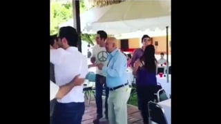 Circula en redes sociales un video del ex presidente Carlos Salinas de Gortari como pocas veces se ha visto: bailando. El ex mandatario de México comparte incluso la pista con su hijo Emiliano. (ESPECIAL/ EL UNIVERSAL)