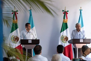 López Obrador se reunió en Chiapas con el presidente de Guatemala, Jimmy Morales. (EFE)