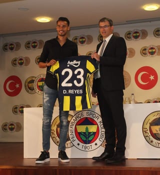 Diego Reyes usará el número 23 en el Fenerbahçe. (Especial)