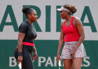 El duelo entre ambas hermanas, que se reparten 30 títulos de Grand Slam -23 de Serena y siete de Venus-, se convertirá en la gran atracción de la tercera ronda. (ARCHIVO)