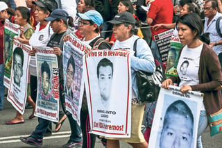 Alzan la voz. Aseguran que Peña busca frenar la creación de la Comisión y la Verdad para investigar la desaparición de los 43. (EL UNIVERSAL)