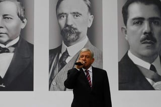  El presidente electo de México, Andrés Manuel López Obrador, aseveró hoy que destinará los recursos obtenidos de la venta o alquiler del avión presidencial a financiar políticas de 'desarrollo social'. (NOTIMEX)